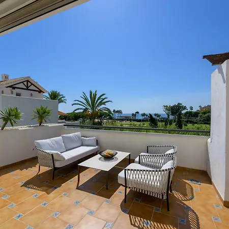 Luxurious 3-bedroom Penthouse In Monteros
