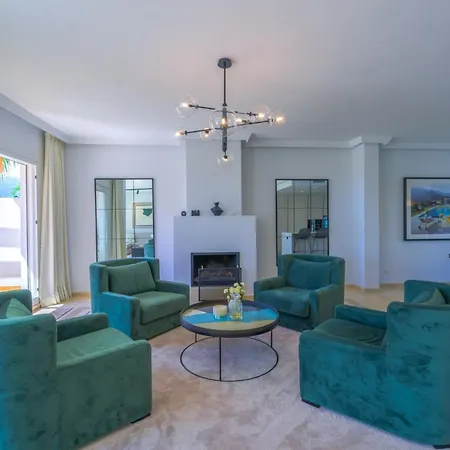 Luxurious 3-bedroom Penthouse In Monteros Appartement *