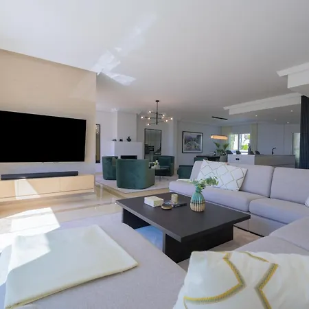 Luxurious 3-bedroom Penthouse In Monteros Appartement *