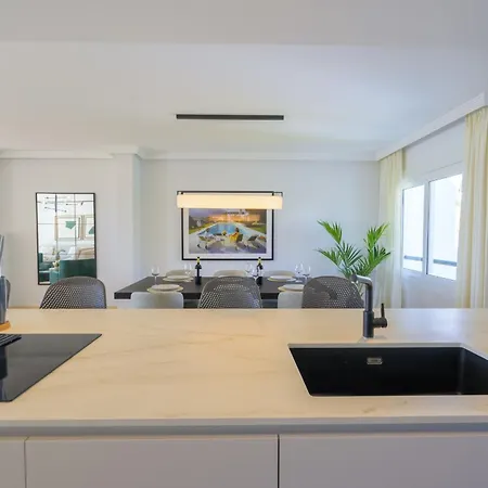 Luxurious 3-bedroom Penthouse In Monteros