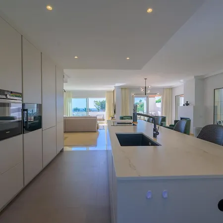 Luxurious 3-bedroom Penthouse In Monteros * Marbella