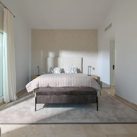 Luxurious 3-bedroom Penthouse In Monteros Appartement
