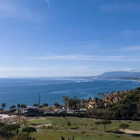 Luxurious 3-bedroom Penthouse In Monteros Appartement